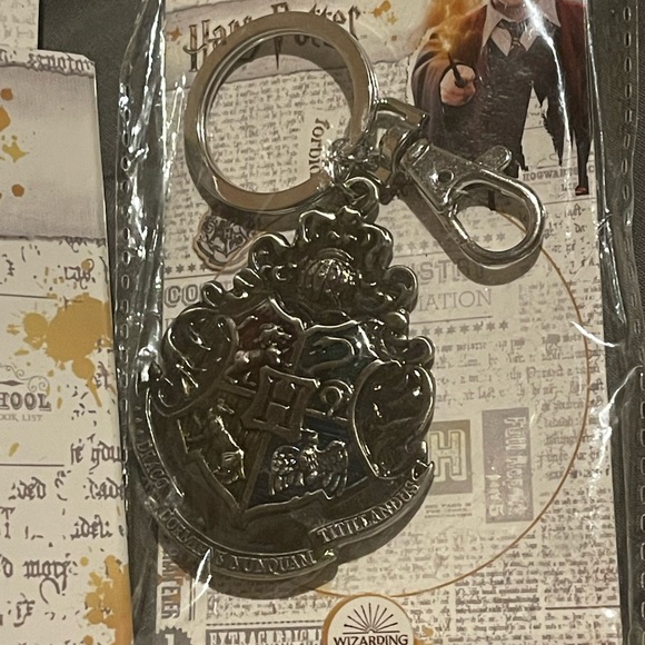 Hogwarts Gift Bundle Can you find the snitch? - Picture 5 of 8